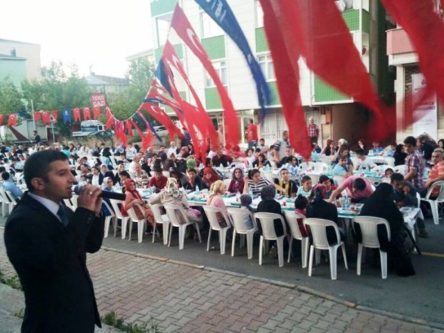 Ak Parti Ataşehir Ferhatpaşa Sokak İftarı 2015
