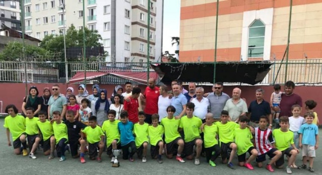 Ataşehir'de Şampiyon Kulüpler Kupalarını Aldı