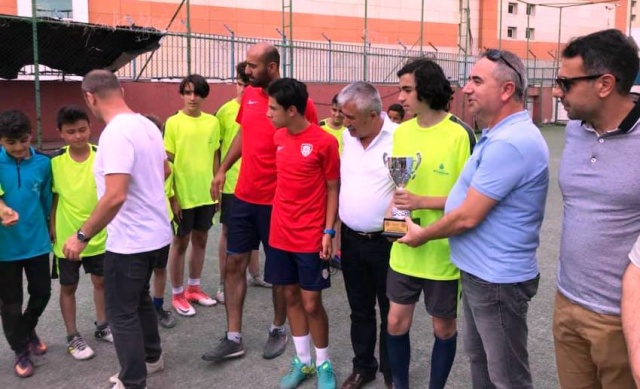 Ataşehir'de Şampiyon Kulüpler Kupalarını Aldı