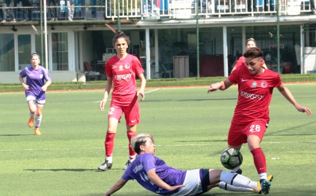Ataşehir Bayan Futbol Takımı, Yenisahra Stadı