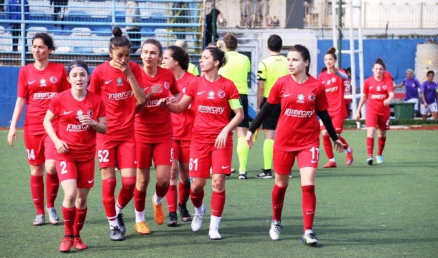 Ataşehir Bayan Futbol Takımı, Yenisahra Stadı