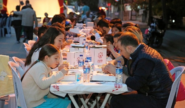 Ataşehir Belediyesi İçerenköy Sokak İftarı 2017
