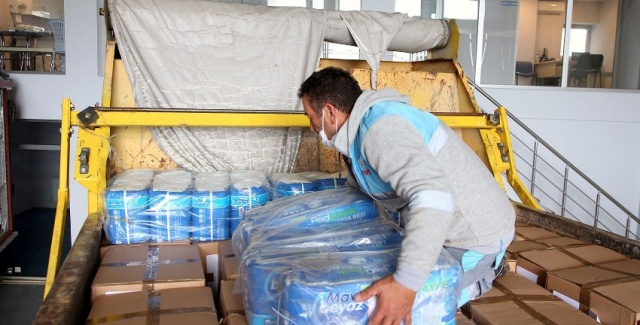 Ataşehir Belediyesi İzmir Deprem Bölgesine Yardım Yolladı