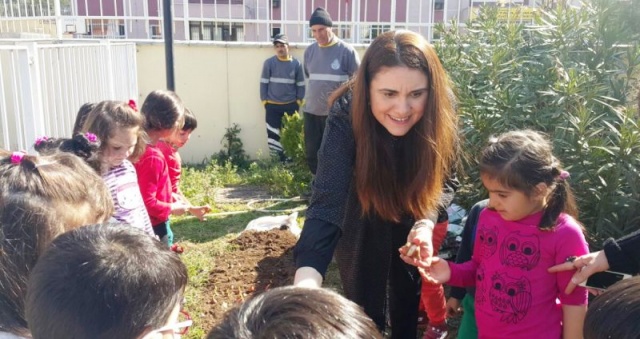 Ataşehir'de Çocuklar Baharı Lale Soğanı Dikerek Karşıladılar