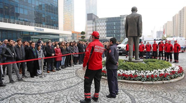 Ataşehir Belediyesi AKOM ve İ.B.B Kadıköy İtfaiyesi Bölge Grup Amirliği’nin Belediye binaaı önünde   yangın tatbikatı yaptı.