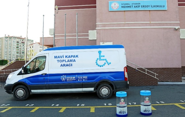 Ataşehir'de Tekerlekli sandalye mavi kapakta