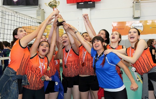 ATAŞEHİR'DE VOLEYBOL TURNUVASI SONA ERDİ