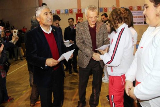 Çankırı'da Başarılı Sporculara ödül verildi
