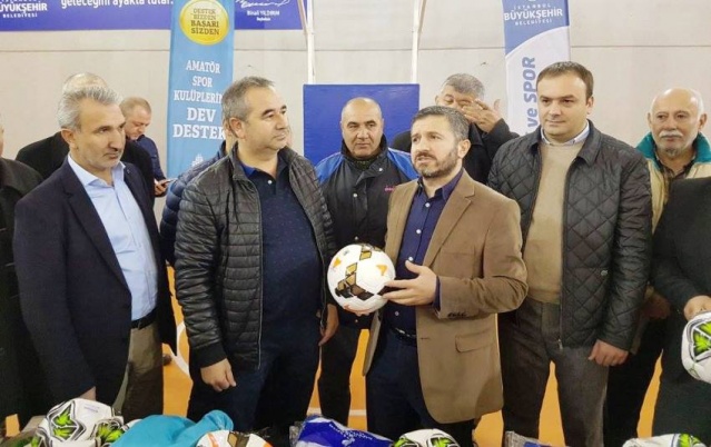 İBB, Atasehir'de Bulunan Amatör Spor Kulüplerine Yardım dağıttı
