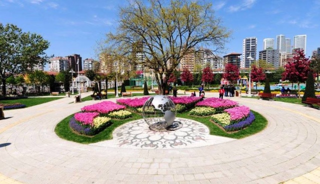 Kadıköy Göztepe Parkı Lale Resimleri 2017