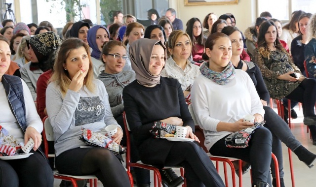Kadınlar Gününde Kadınlara Battal, Gamze Akkuş İlgezdi, Türkan Şoray Sürprizi
