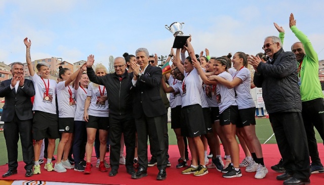 Ataşehir Bayan Futbol Takımı Şampiyon Oldu 2018