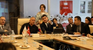 Vali Yardımcısı Mahmut Hersanlıoğlu, Ataşehir Kaymakamı Bekir Dınkırcı, Onursal Adıgüzel, AKOM toplantısı