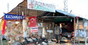 Sarımsağını "esnafsız tezgah"ta satıyor