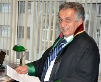 2000'de Evren'i darbecilikle suçlayan cesur savcıya iade-i itibar