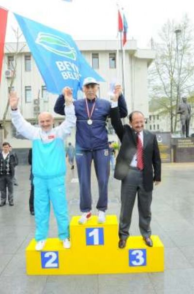 82 Yaşındaki Osman Dede Beykoz Koşusunda  gençleri geride bıraktı