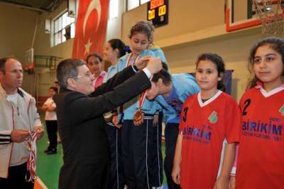 Badminton’da zorlu mücadeleler sona erdi