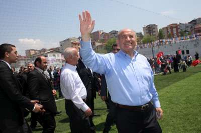 Başkan Topbaş Yenisahra Arena Stadyumu'nda vatandaşlarla bir araya geldi.