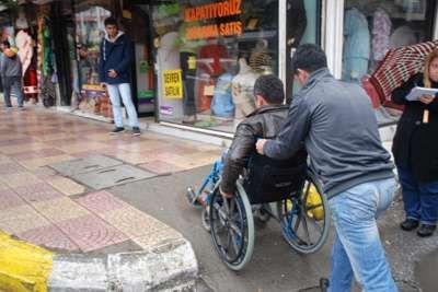   Kaldırım ve yollar engellilere göre dizayn edilecek