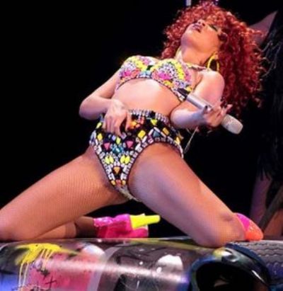 Rihanna, Baltimore Kadın hayranına kucak dansı yaptı