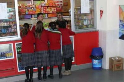 Okul kantininde ‘Beslenme Dostu Okul’ için hamburger ve kola yasak