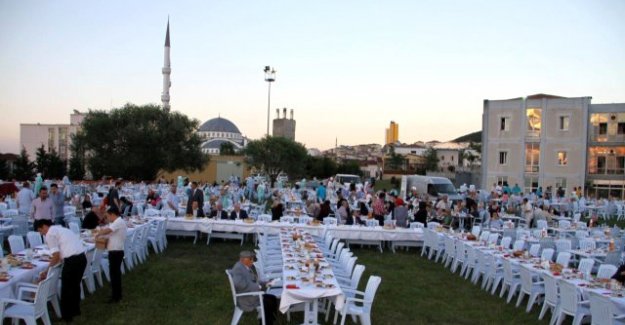 Darülaceze Ailesi Geleneksel İftar Yemeğinde Buluştu