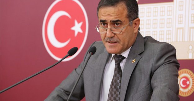 İhsan Özkes CHP'den istifa etti
