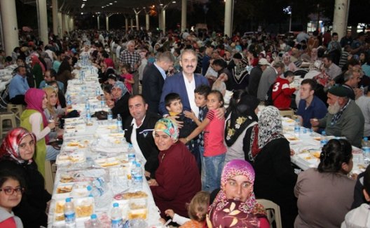 Pazar Pazar’ı  İftar Vakti Binlerce Vatandaşı Ağırladı