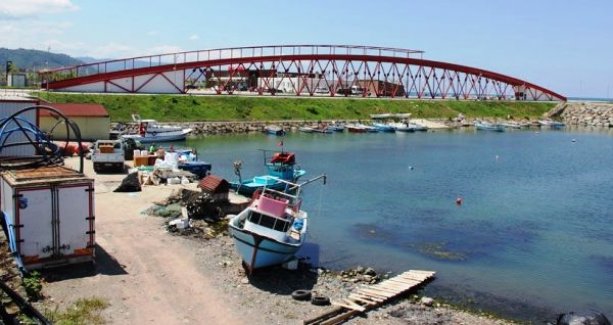 Trabzon'da 160 m'lik köprü!nün altından su akmıyor