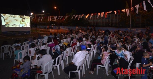 Maltepe'deÇekirdek-gazozlu sinema keyfi