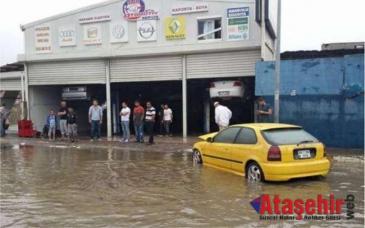 Ataşehir ve  Kadıköy'ü sel bastı