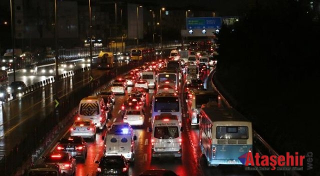 İstanbul'da trafik kilitlendi