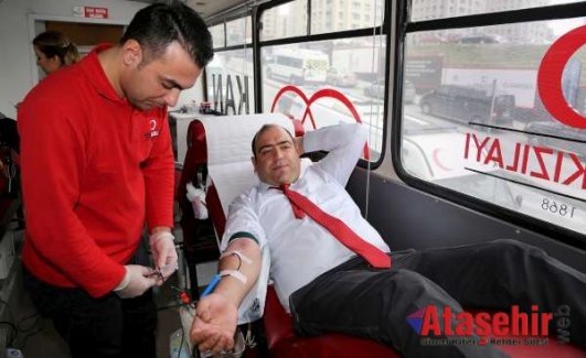 Ataşehir Belediyesi’nden Türk Kızılayı’na Kan Bağışı