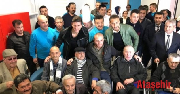 Beşiktaşlı Futbolcular Ataşehir’de Darülazece’yi ziyaret etti.