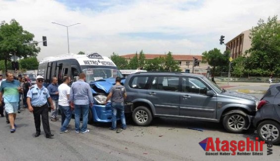 Ataşehir'de Trafik Kazası 4 yolcu yaralandı