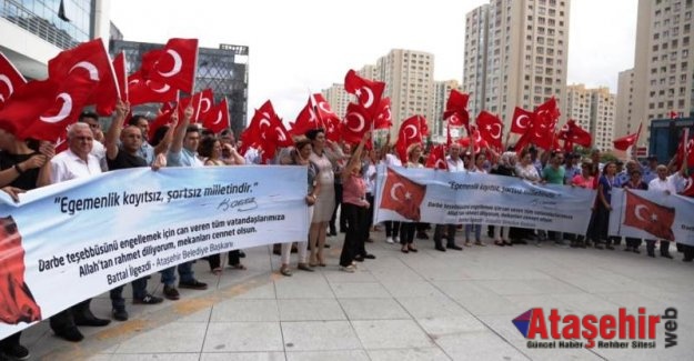 Ataşehir Belediyesi çalışanları darbe girişimini protesto etti