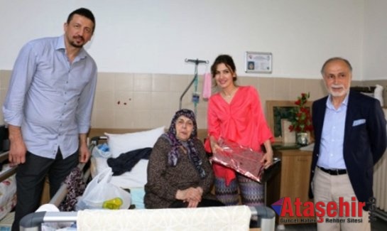Hidayet Türkoğlu ve Eşi Darülaceze Sakinleriyle bayramlaştı