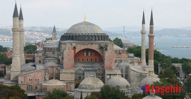 Ayasofya'da Okunan Ezan Yunanistan'ı Kızdırdı