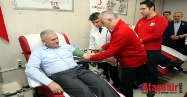 Başbakan Yıldırım'dan kan bağışı kampanyasına destek