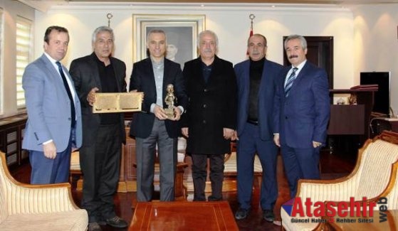 Kurşunlu Belediye Başkanı ve Bal Üreticileri Çankırı Valisi Mesut Köse’yi Ziyaret etti