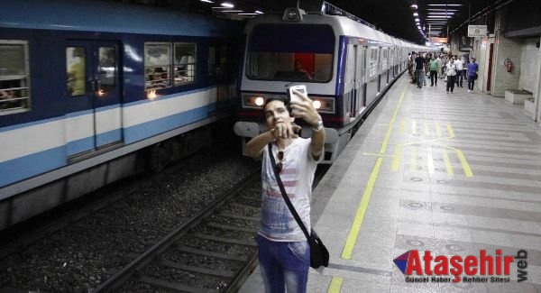 Selfie çekerken tren çarpan Hintli hayatını kaybetti