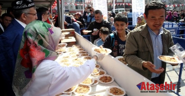 Zeytinburnu'nda Türkistan Pilavı İkram edildi