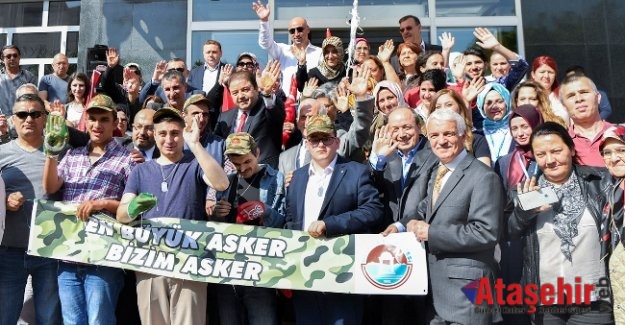 Engel tanımayan gençler kına yakılarak askere uğurlandı