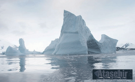 Antarktika kıtasından kopan dev buz dağı sürükleniyor!