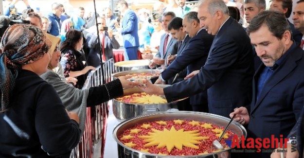 İstanbul'da 13 İlçede Aşure Dağıtıldı