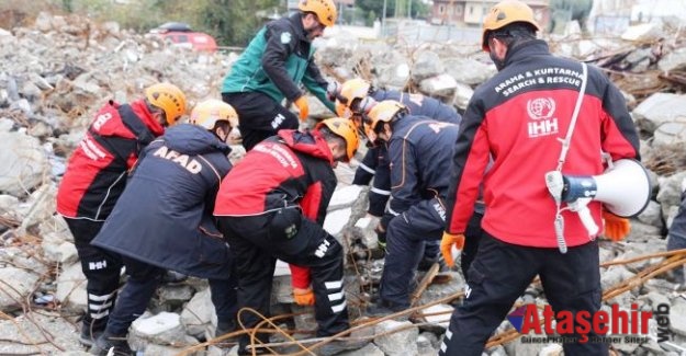 Zeytinburnu'nda Gerçeği Aratmayan Deprem Tatbikatı