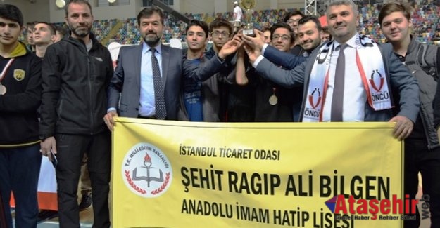 İmam hatip spor oyunları kupaları sahiplerini buldu