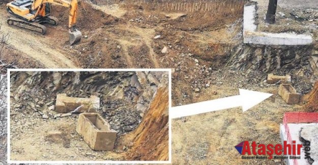 Kadıköy’de Temel Kazısından 2.000 Yıllık Lahitler Çıktı