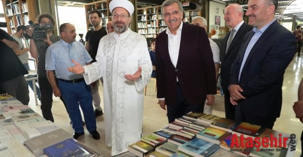 Diyanet İşleri Başkanı Erbaş, Millet Kıraathanesi’ni Ziyaret Etti