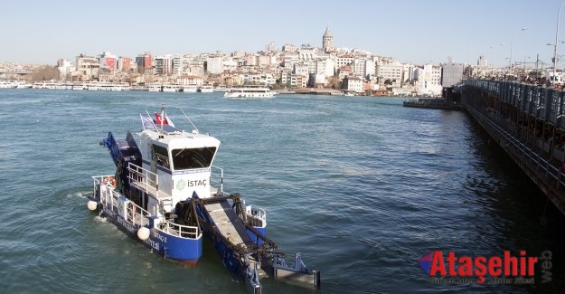 İSTANBUL'DA DENİZDEN 140 KAMYON ÇÖP TOPLADI